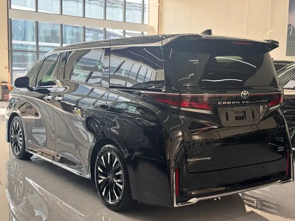 Toyota Vellfire 2025 — фото 13