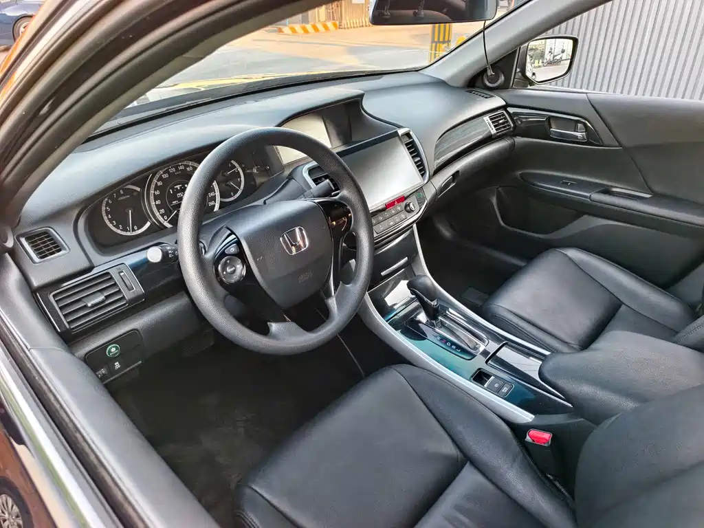 Honda Accord 2018 — фото 6
