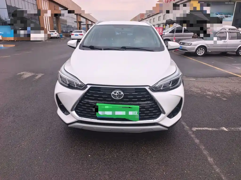 Toyota Yaris L 2022 — фото 6