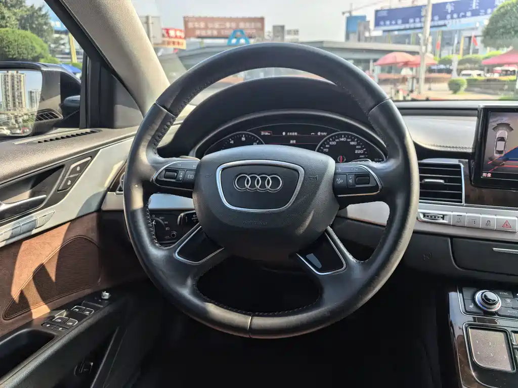 Audi A8 2014 — фото 18
