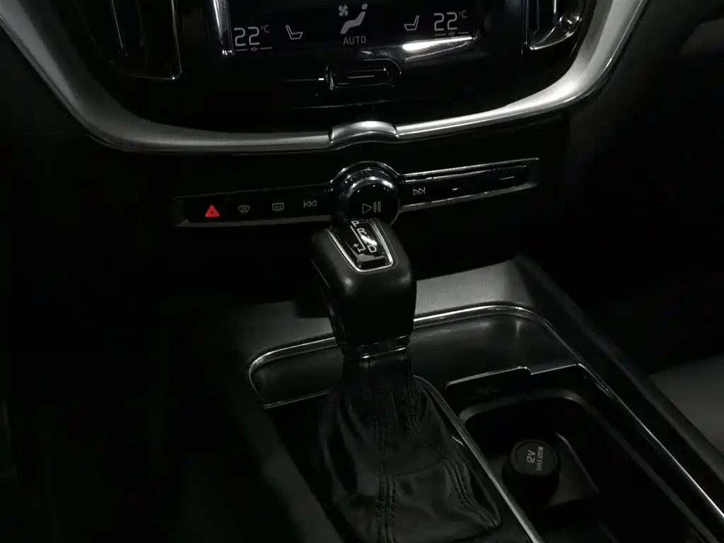 Volvo XC60 2020 — фото 13