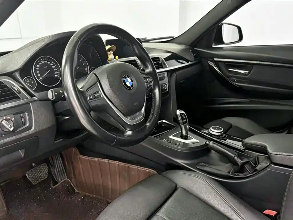 BMW 3 Series 2018 — фото 4