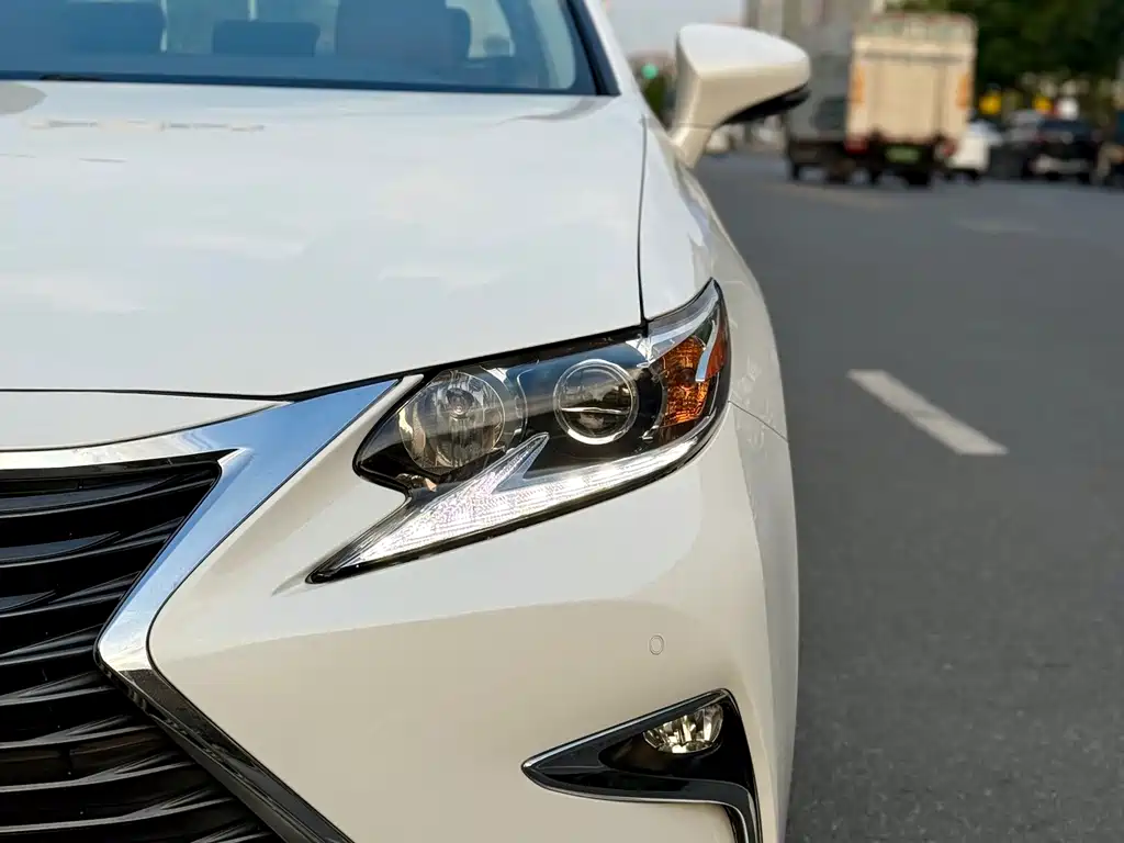 Lexus ES 2016 — фото 4
