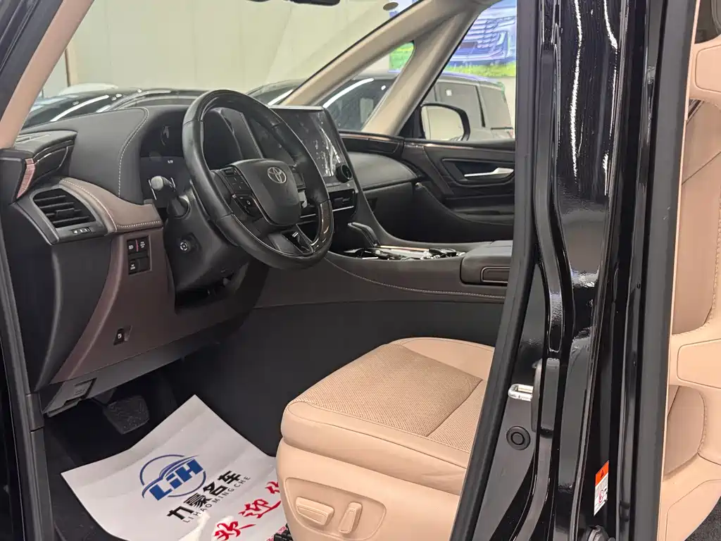 Toyota Alphard 2024 — фото 4