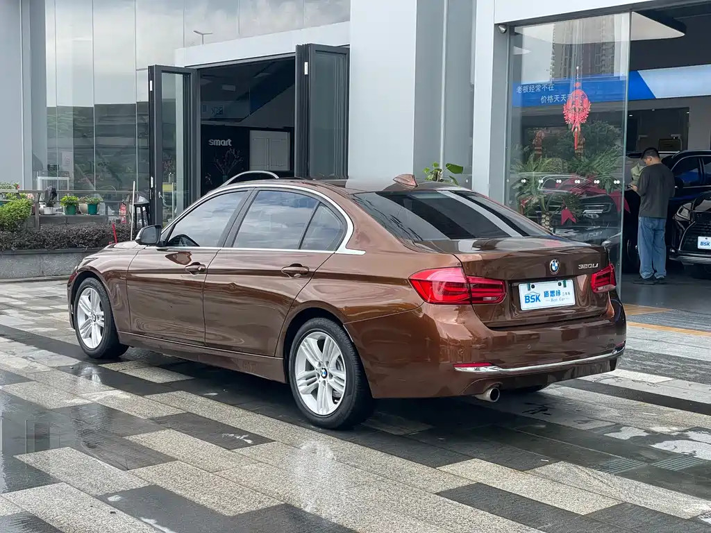 BMW 3 Series 2017 — фото 14