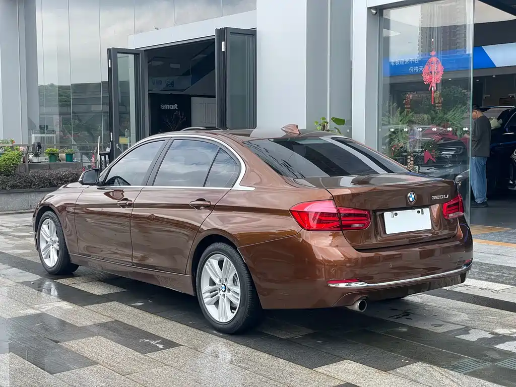 BMW 3 Series 2017 — фото 17