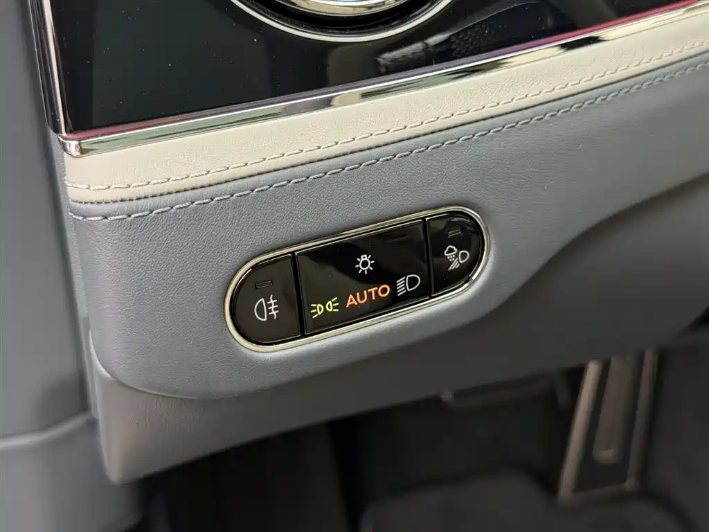 Bentley Flying Spur PHEV 2025 — фото 25