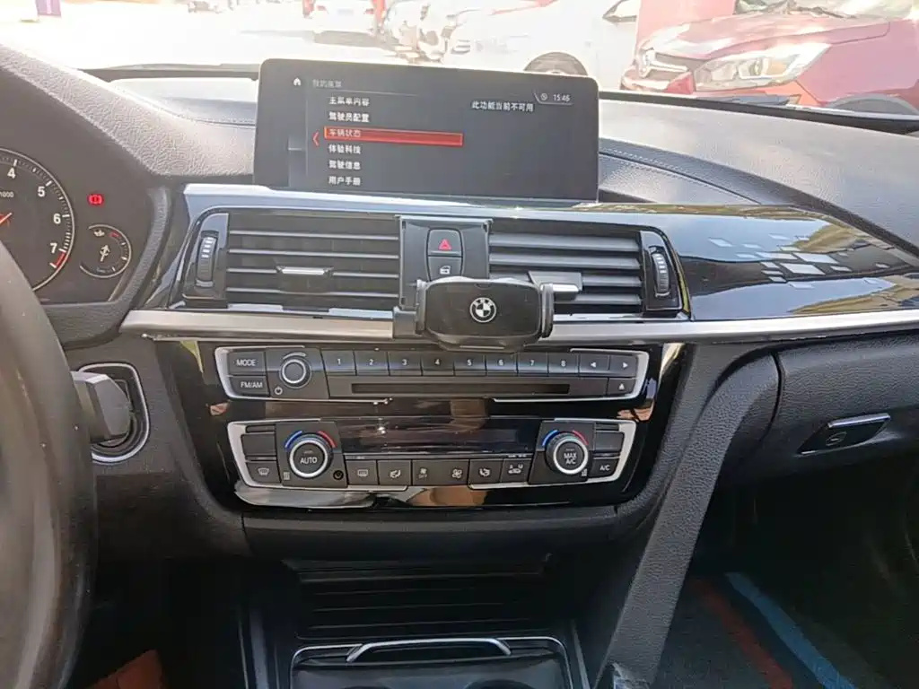 BMW 3 Series 2019 — фото 13