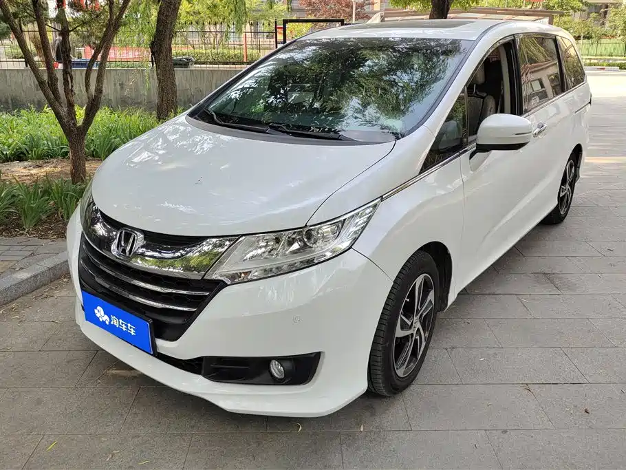Honda Odyssey 2017 — фото 1