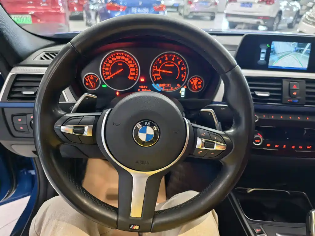 BMW 3 Series 2018 — фото 10