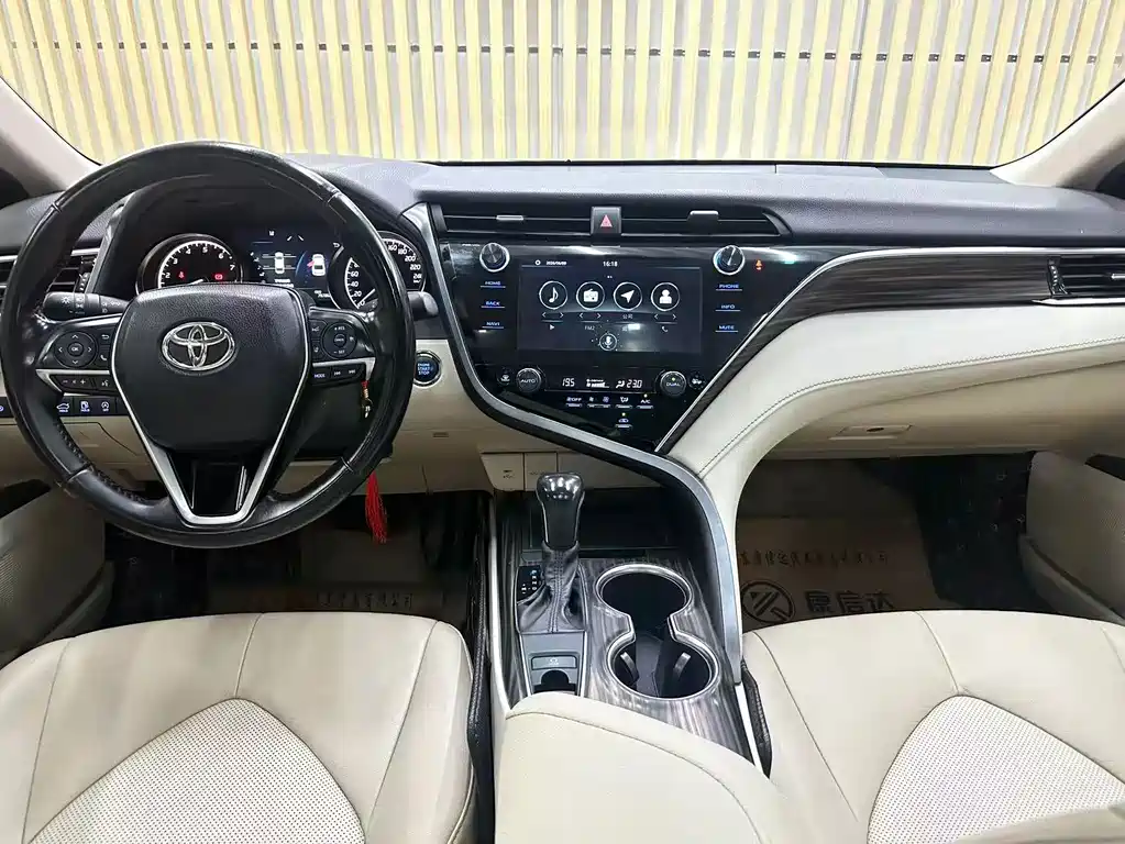Toyota Camry 2020 — фото 6