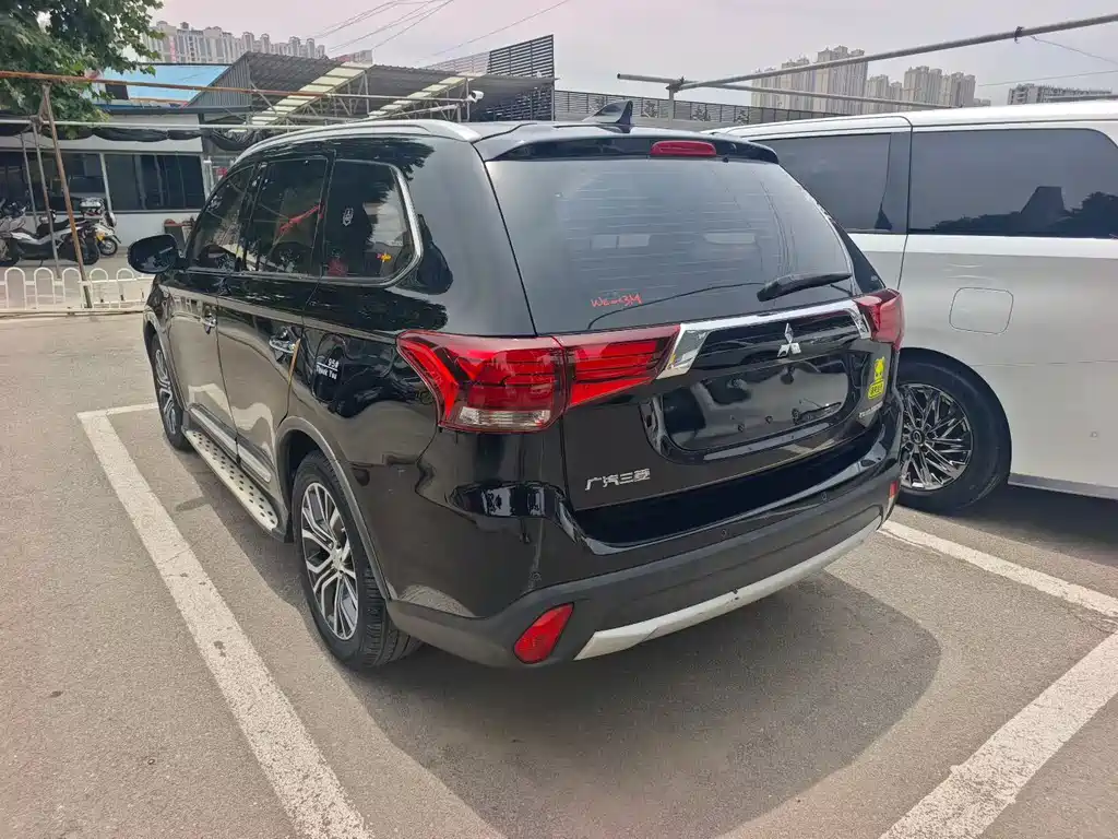 Mitsubishi Outlander 2018