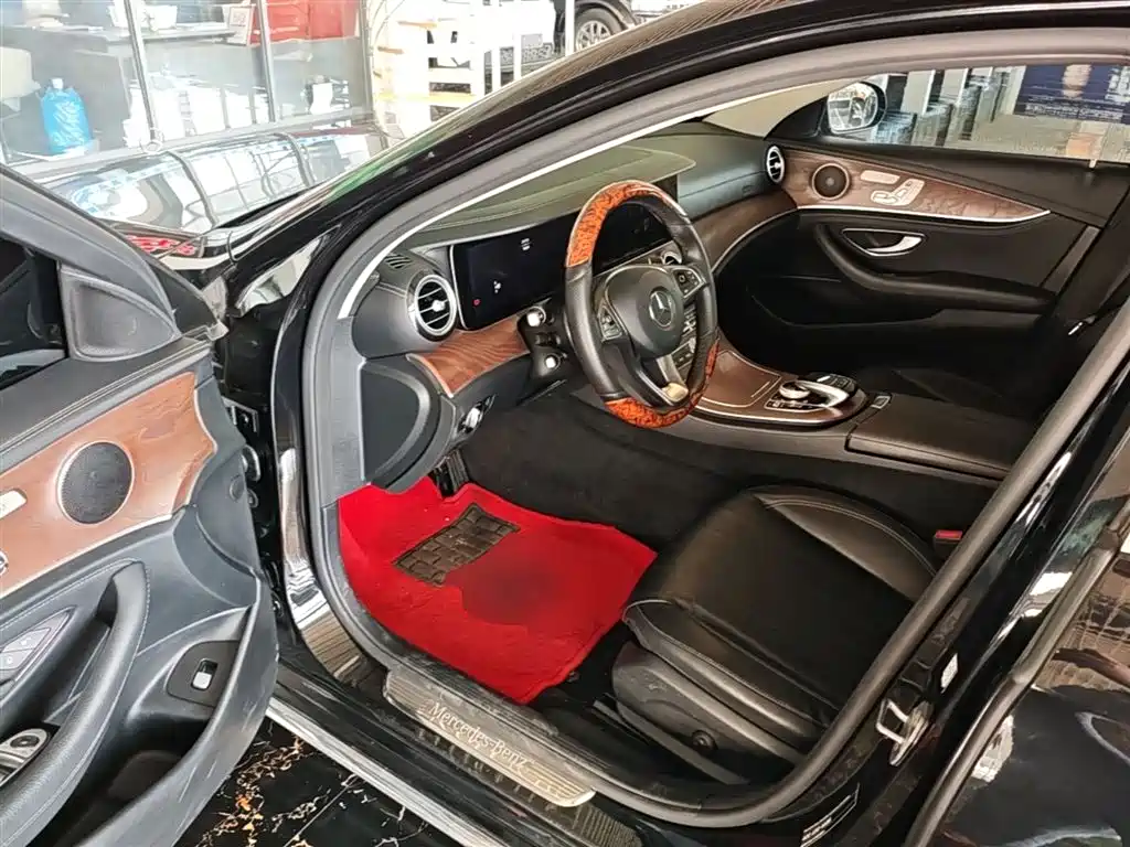 Mercedes-Benz E-Class 2018 — фото 16