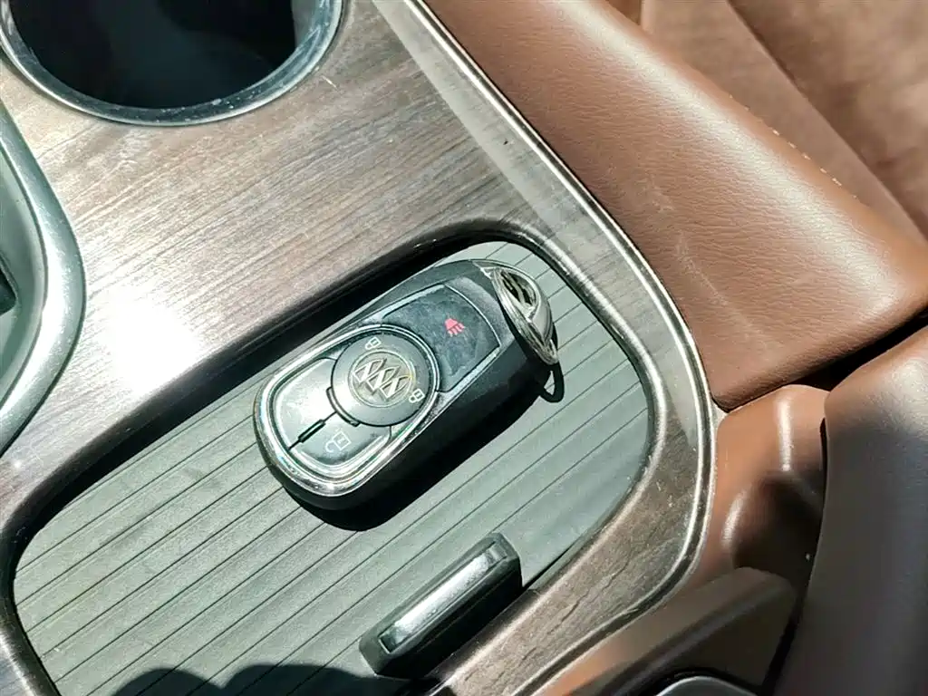 Buick Envision Plus 2017 — фото 9