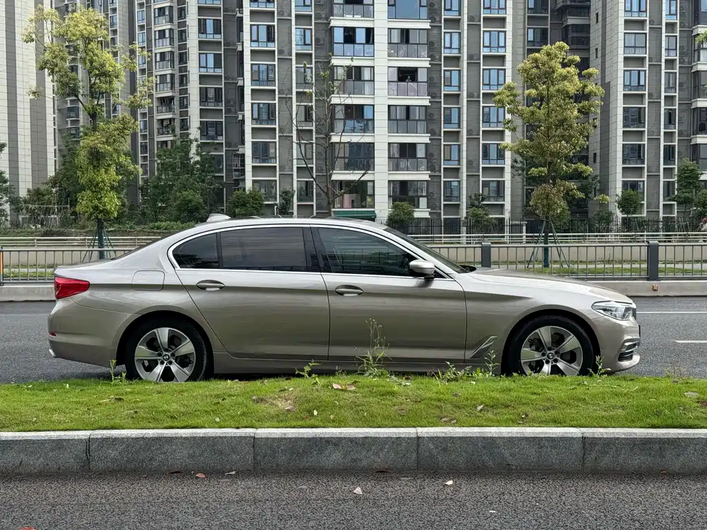 BMW 5 Series New Energy 2020 — фото 12