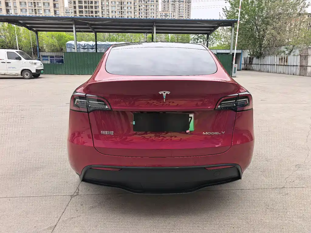 Tesla Model Y 2023 — фото 12