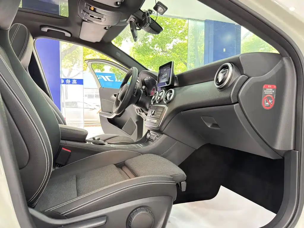 Mercedes-Benz A-Class 2017 — фото 13