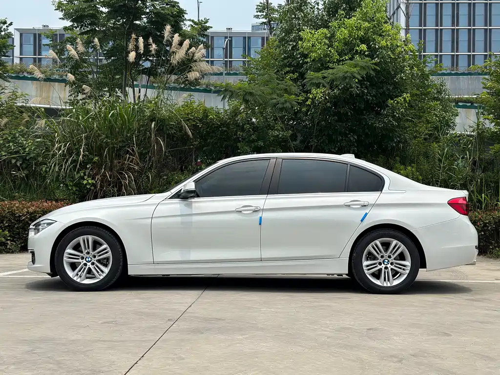 BMW 3 Series 2017 — фото 24