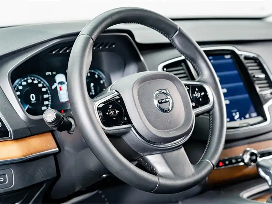 Volvo XC90 2017 — фото 10