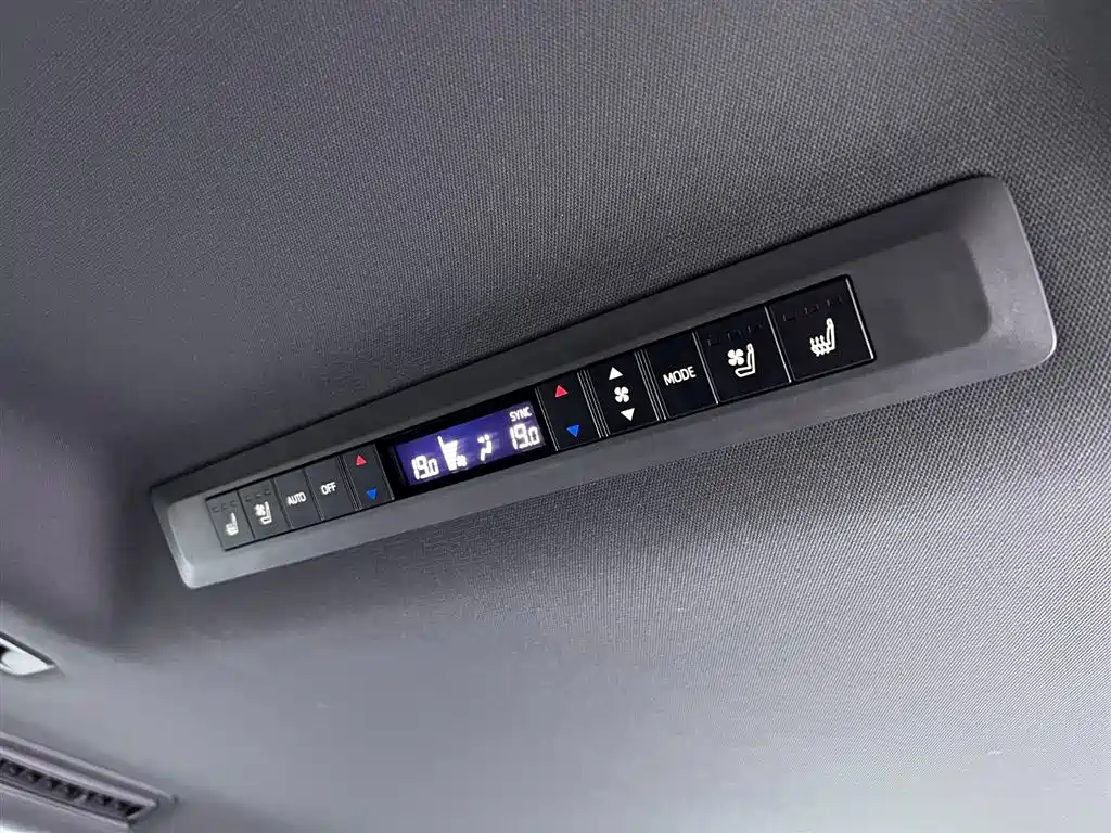 Toyota Sienna 2024 — фото 26