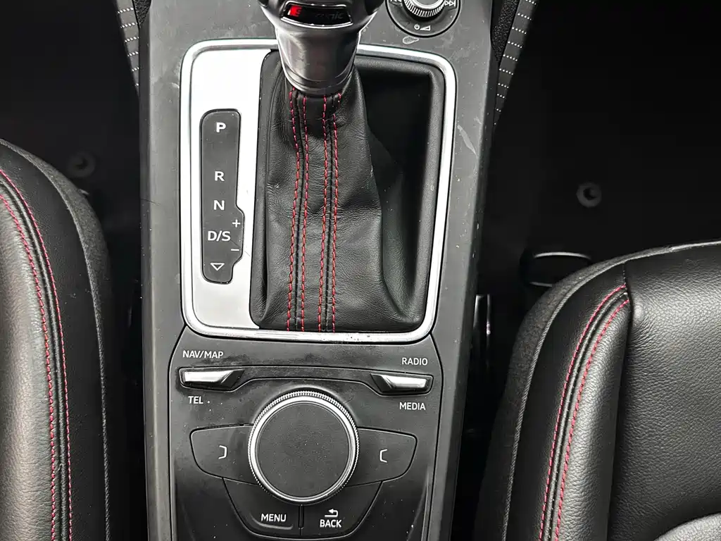 Audi Q2L 2022 — фото 10