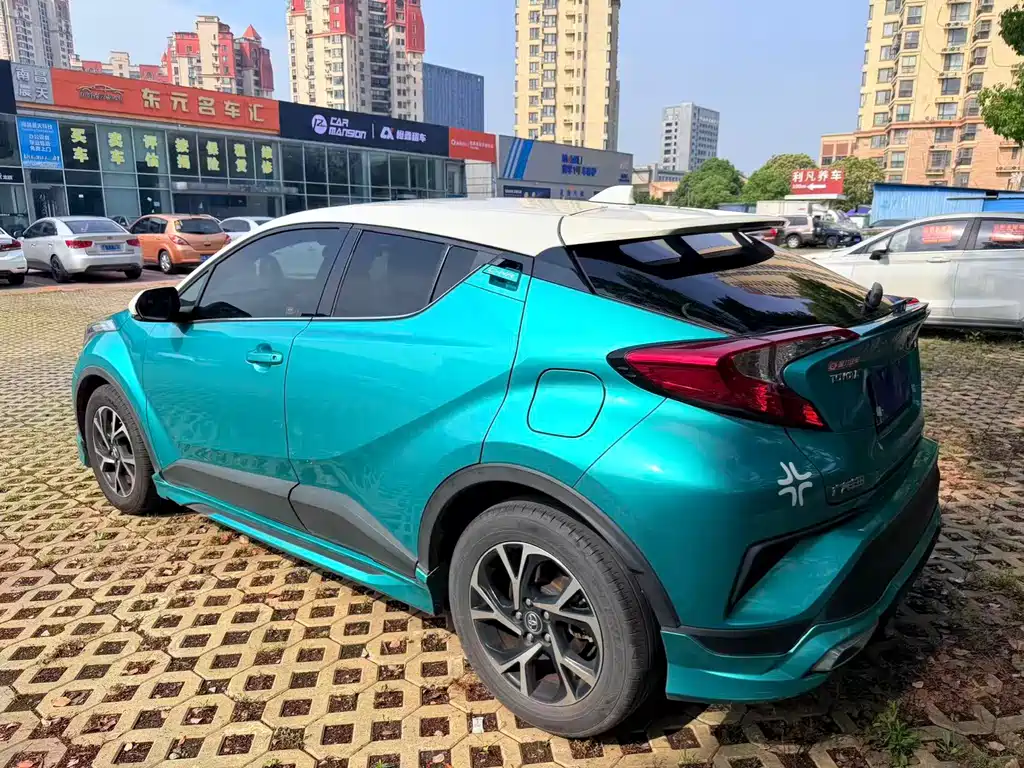 Toyota C-HR 2018 — фото 7