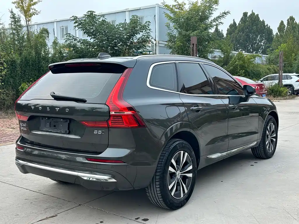 Volvo XC60 2022 — фото 11