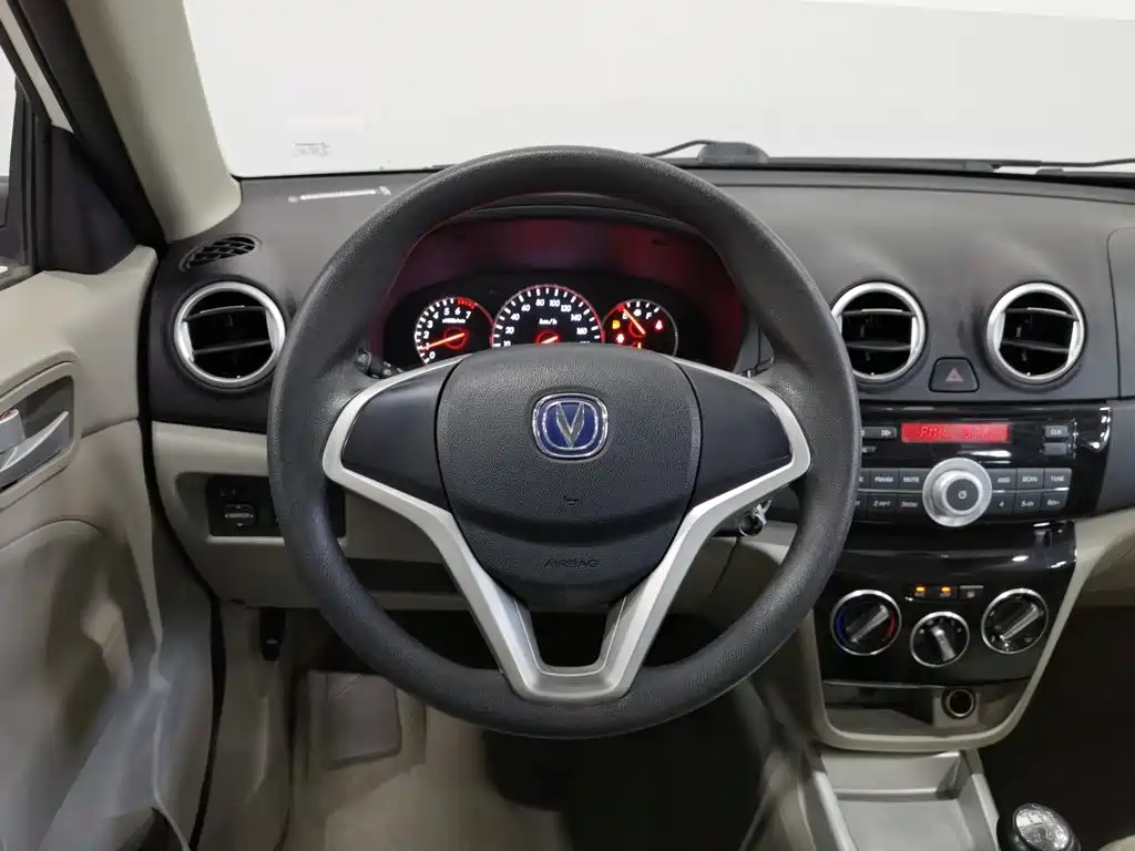 Changan Yuexiang V3 2019 — фото 11