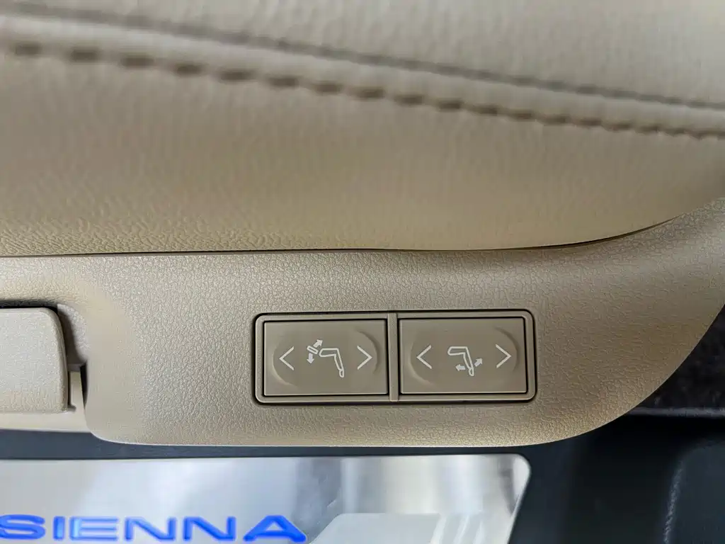 Toyota Sienna 2022 — фото 24