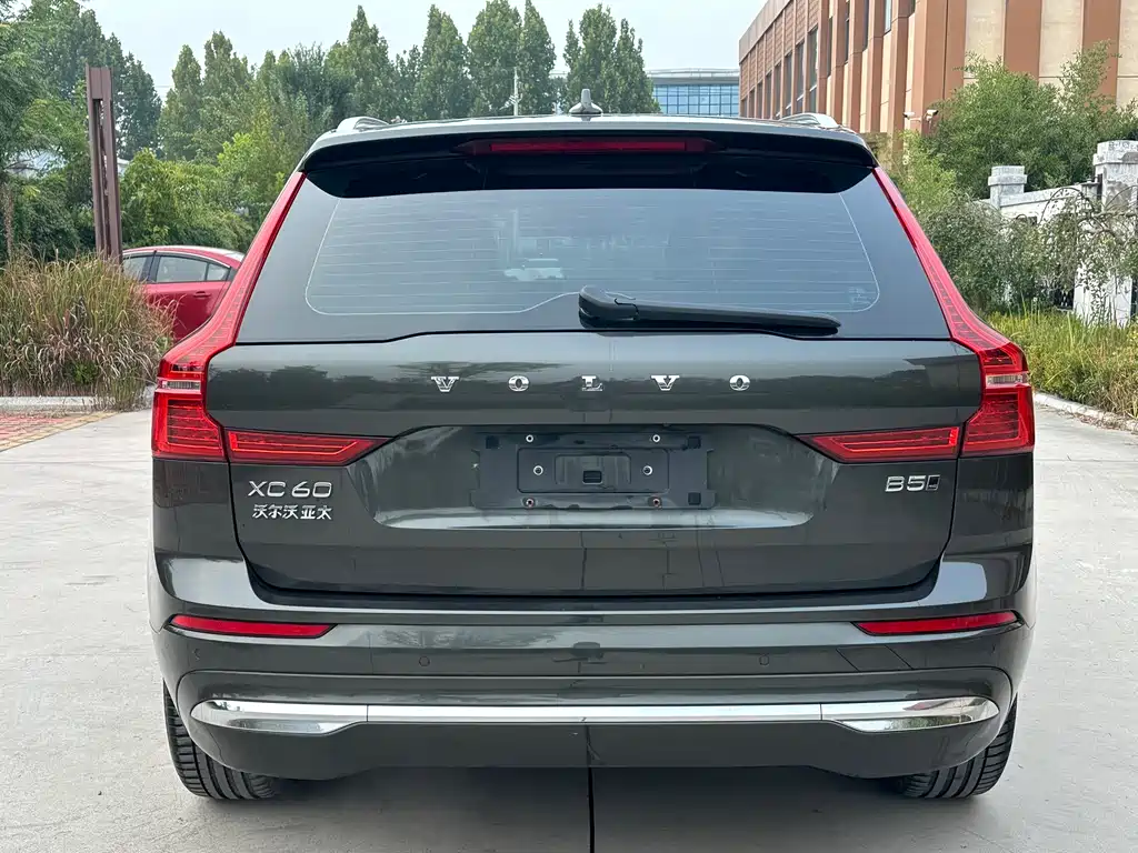 Volvo XC60 2022 — фото 10