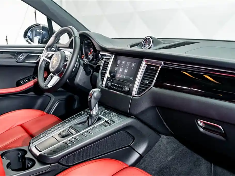 Porsche Macan 2018 — фото 16