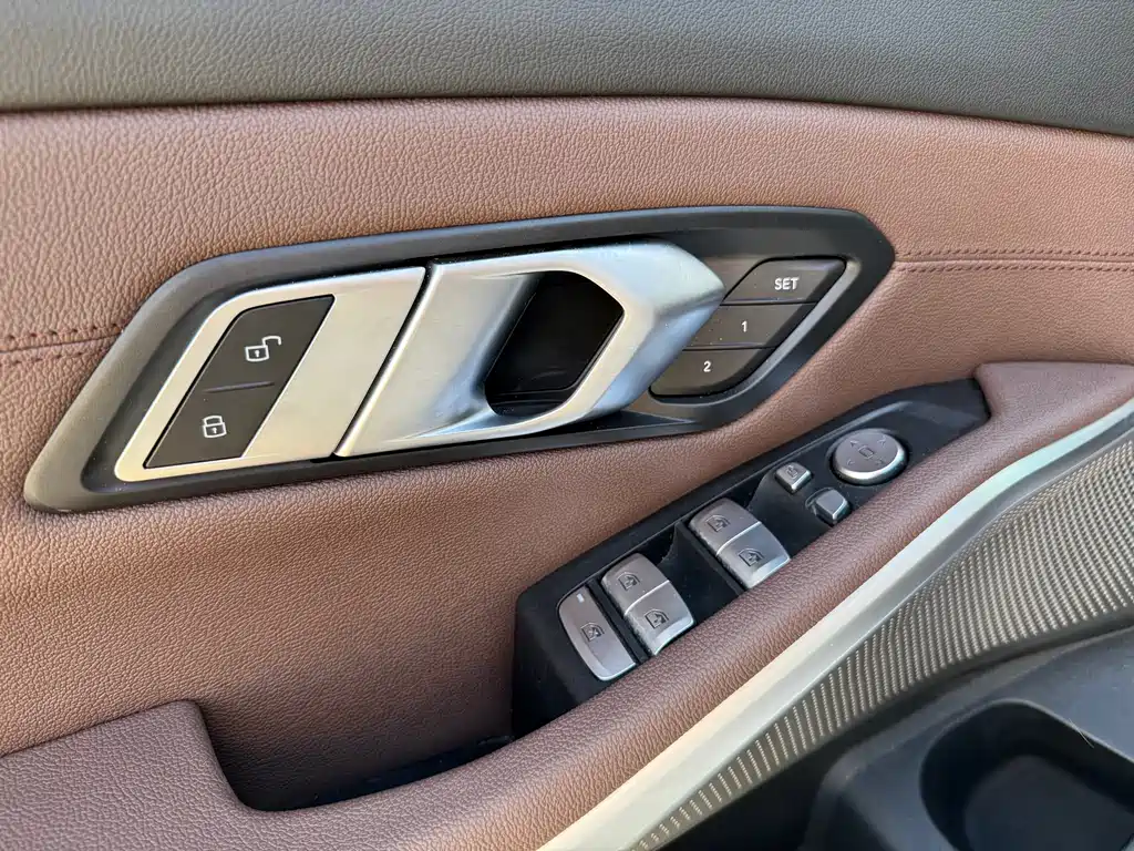 BMW 3 Series 2023 — фото 10