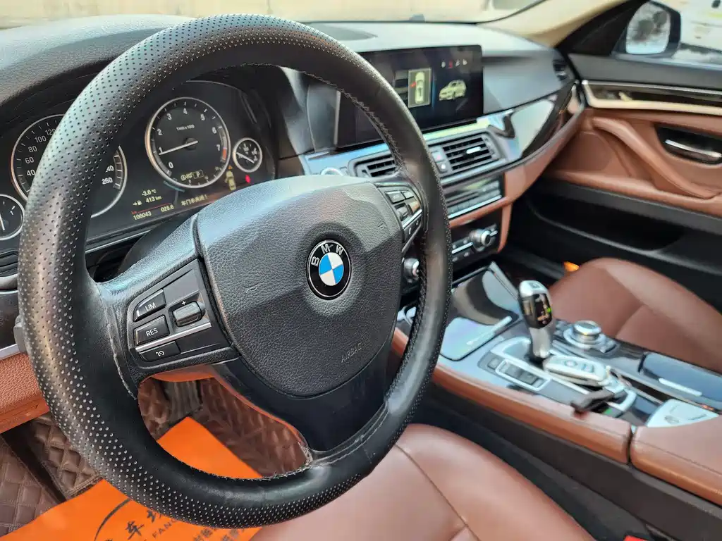 BMW 5 Series 2015 — фото 16