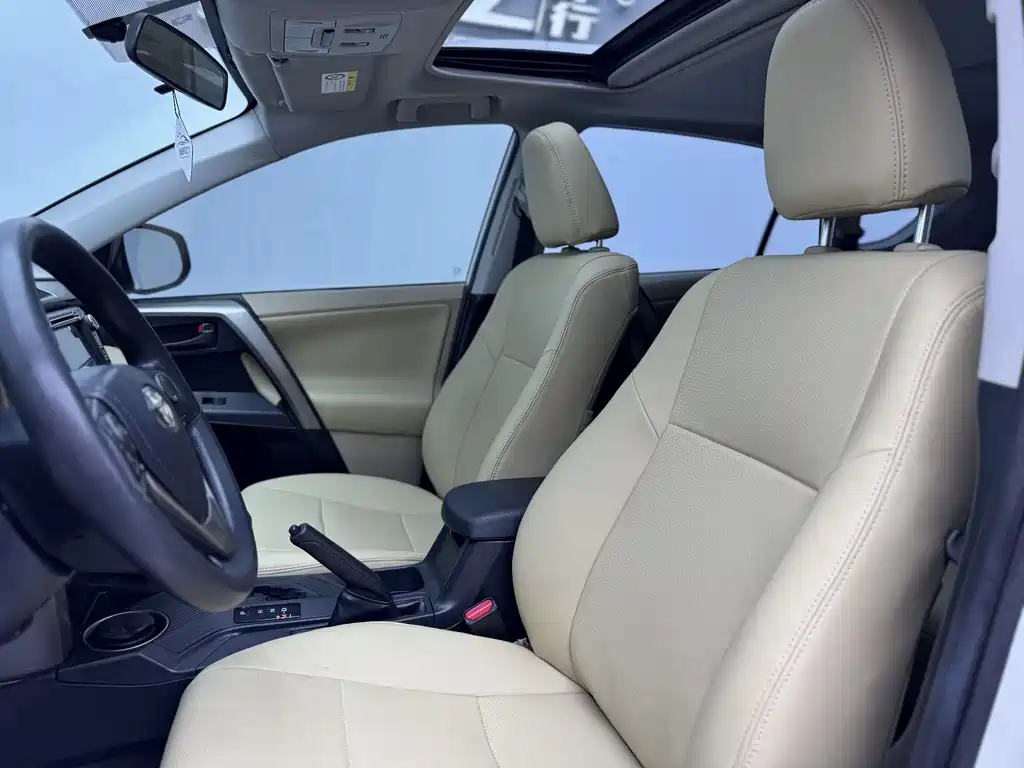 Toyota RAV4 2016 — фото 18