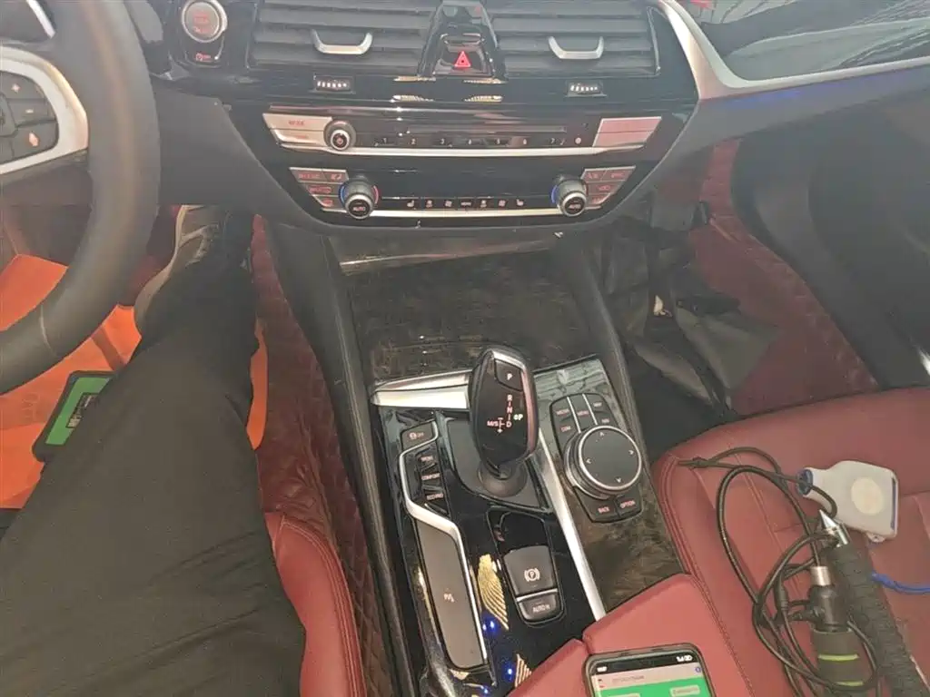 BMW 5 Series 2019 — фото 14
