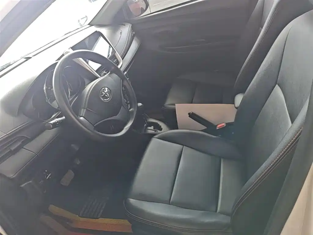 Toyota Yaris L 2020 — фото 15