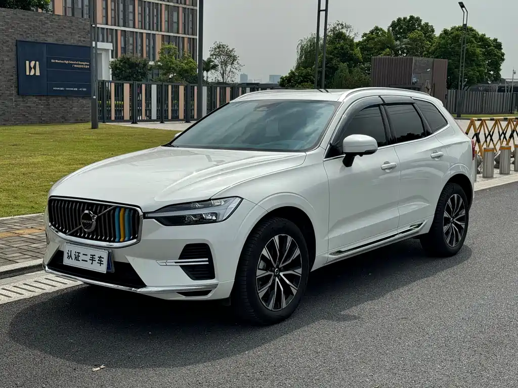 Volvo XC60 2025