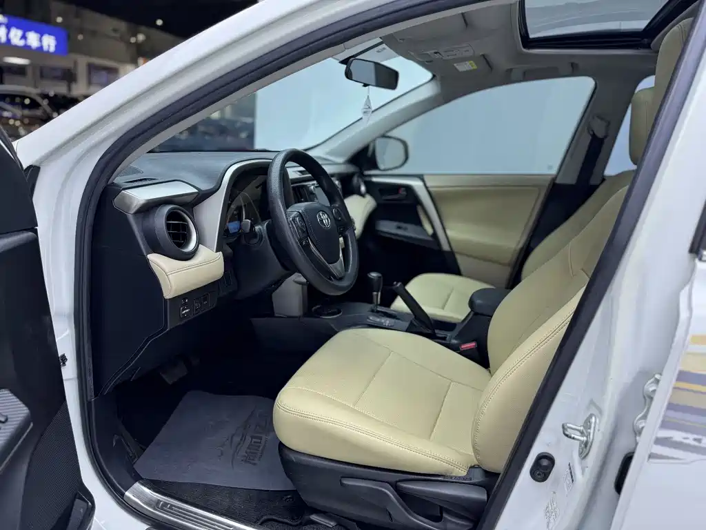 Toyota RAV4 2016 — фото 13