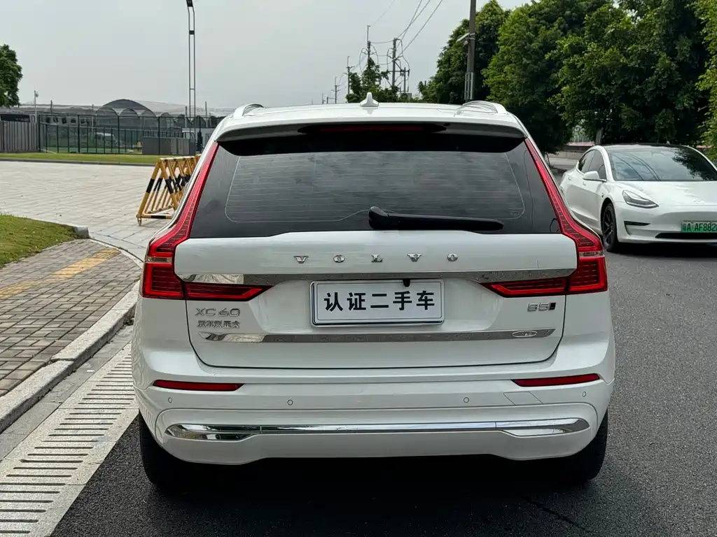 Volvo XC60 2025