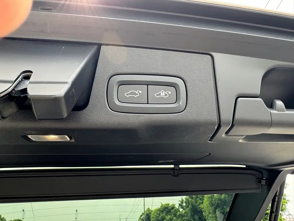 Volvo XC60 2025 — фото 23