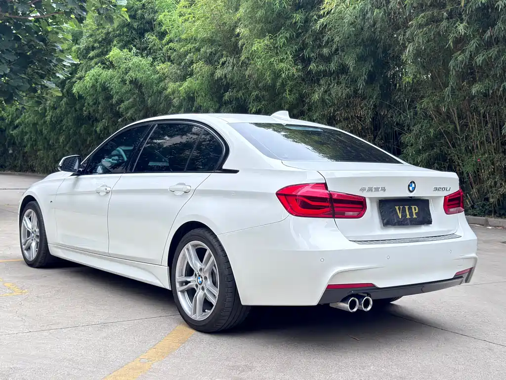 BMW 3 Series 2018 — фото 11