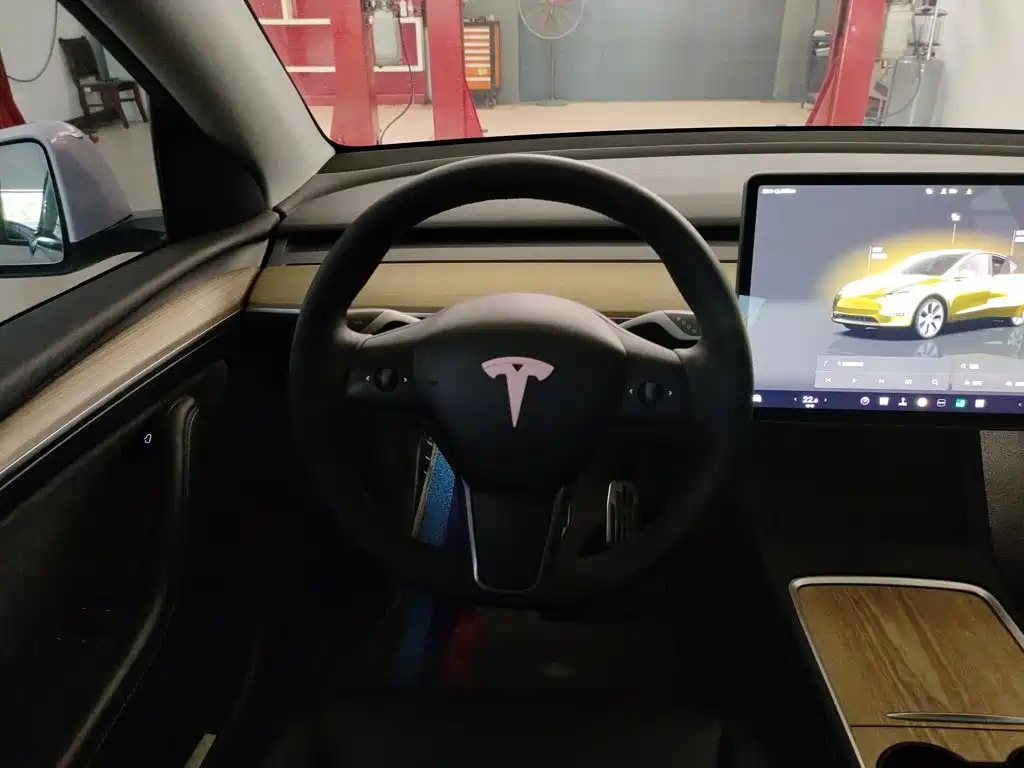 Tesla Model Y 2023 — фото 8