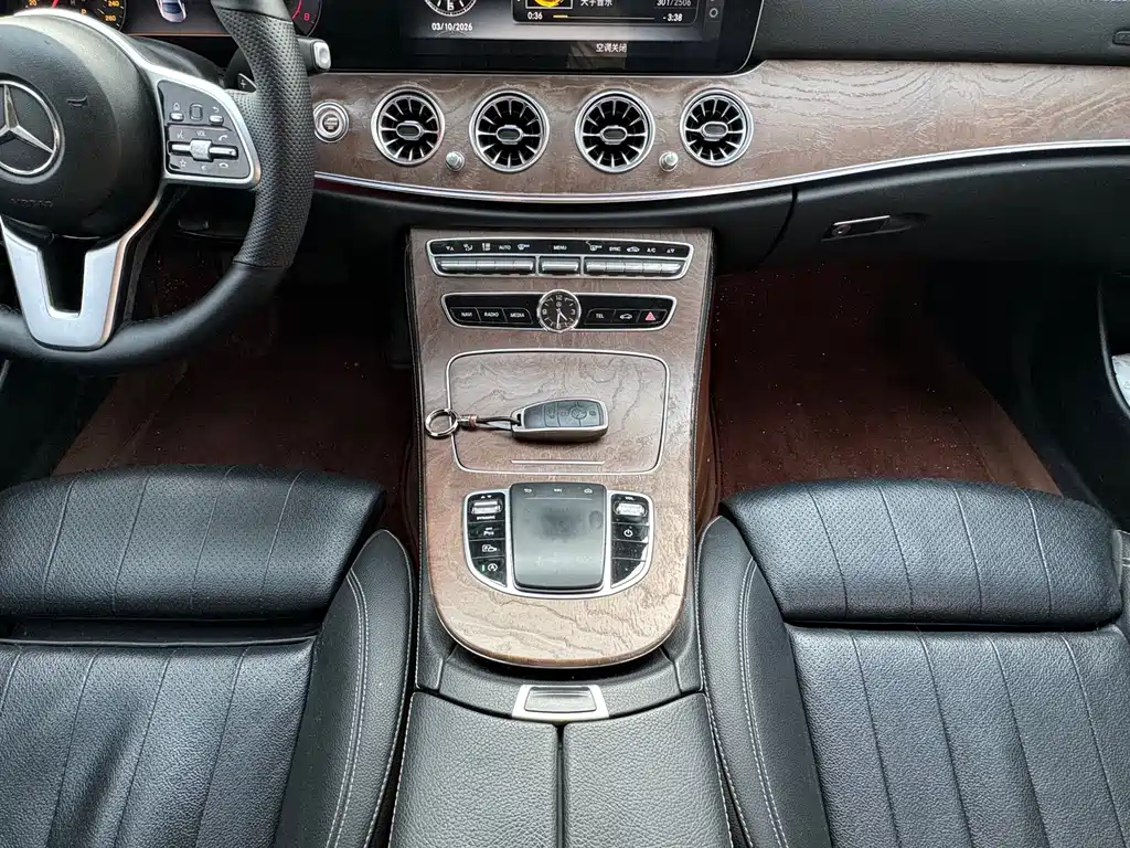 Mercedes-Benz E-Class 2019 — фото 15