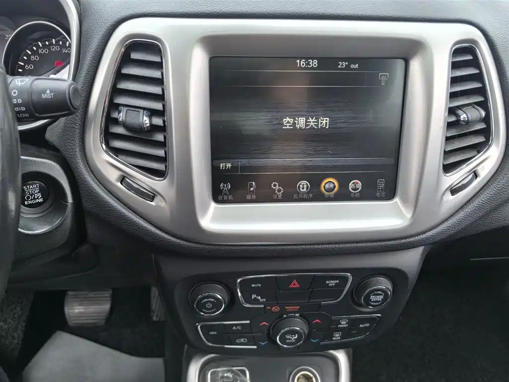 Jeep Compass 2018 — фото 15
