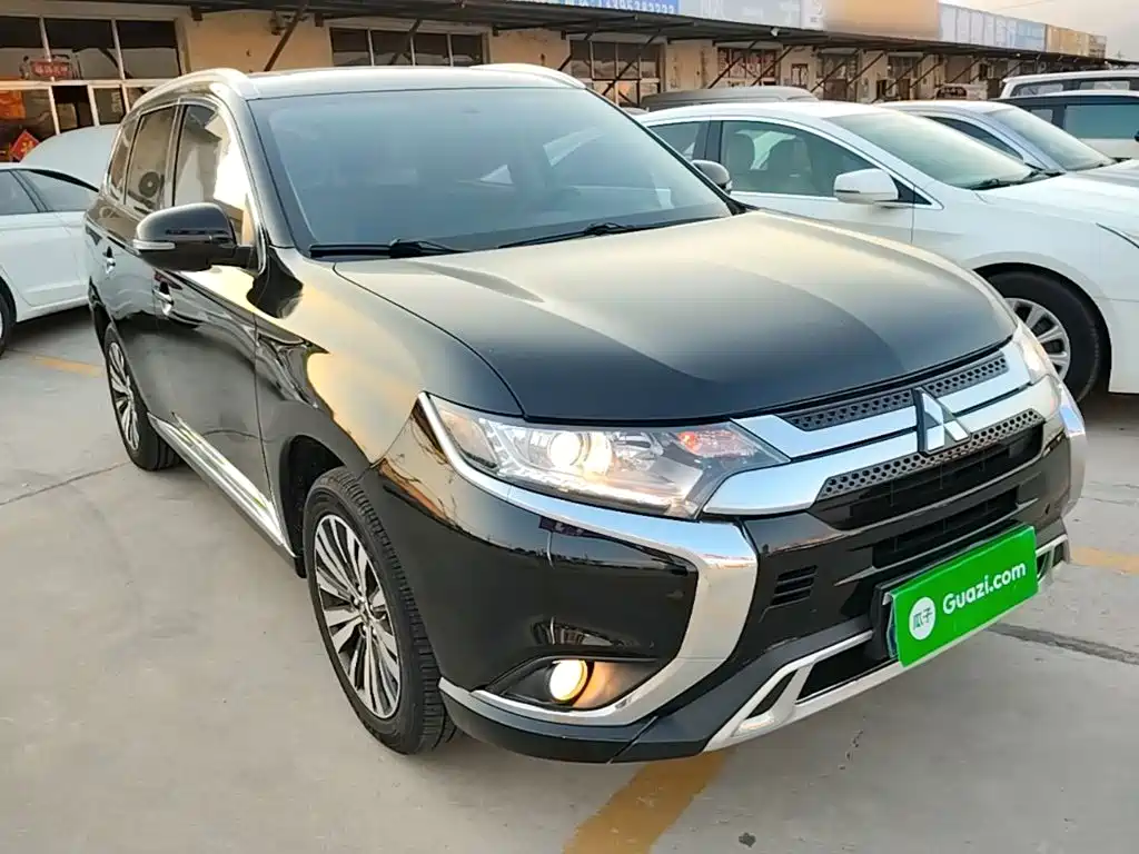 Mitsubishi Outlander 2021 — фото 4