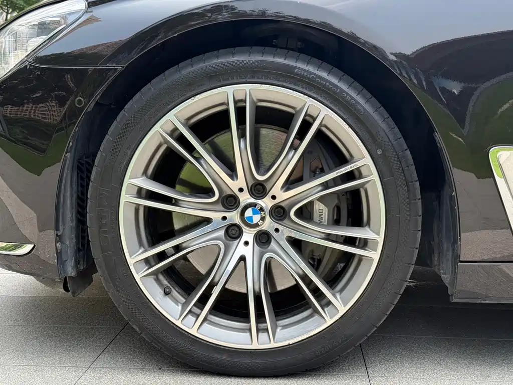 BMW 7 Series 2018 — фото 19