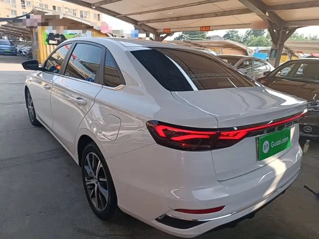 Geely Emgrand 2022
