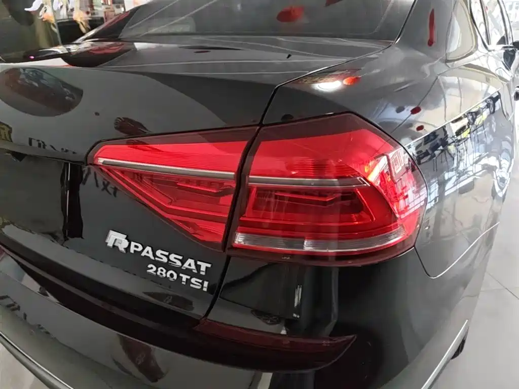 Volkswagen Passat 2018 — фото 8
