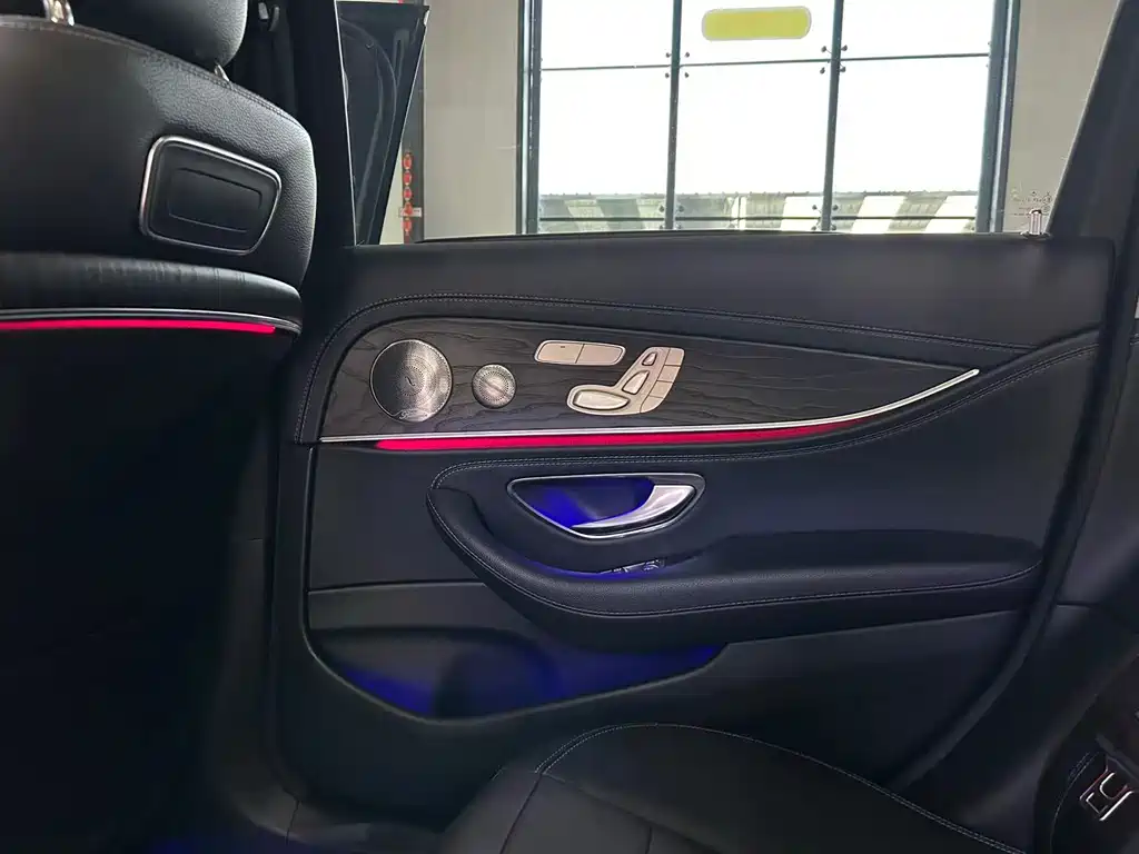Mercedes-Benz E-Class 2019 — фото 11