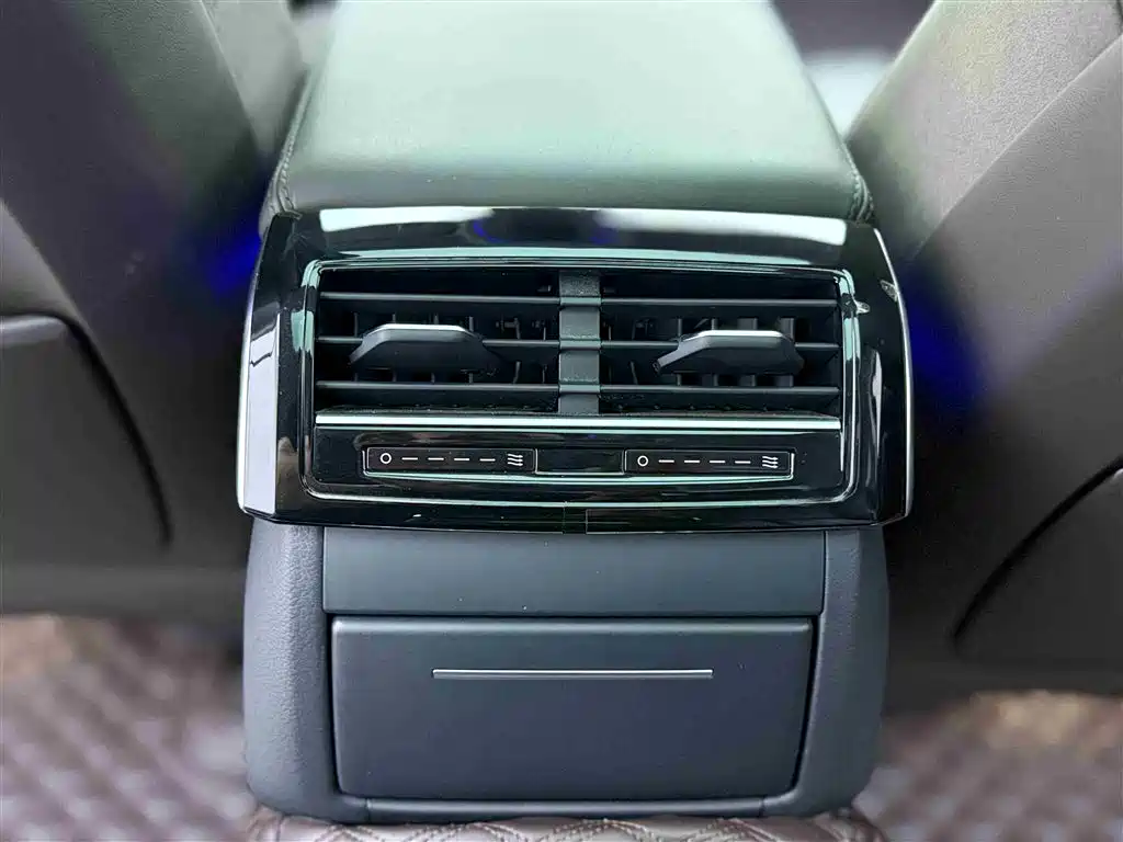 Audi A8 2018 — фото 19